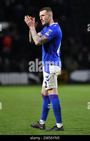 Nottingham, Regno Unito. 26th Dec, 2022. Peter Clarke di Oldham Athletic dopo la partita della Vanarama National League tra Notts County e Oldham Athletic a Meadow Lane, Nottingham, lunedì 26th dicembre 2022. (Credit: Eddie Garvey | MI News) Credit: MI News & Sport /Alamy Live News Foto Stock