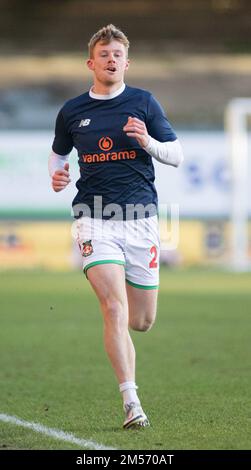 Wrexham, Wrexham County Borough, Galles. 26th dicembre 2022. Il riscaldamento di Andy Cannon di Wrexham durante il Wrexham Association Football Club V Solihull Moors Football Club all'ippodromo, nella Vanarama National League. (Credit Image: ©Cody Froggatt) Credit: Judy Froggatt/Alamy Live News Foto Stock