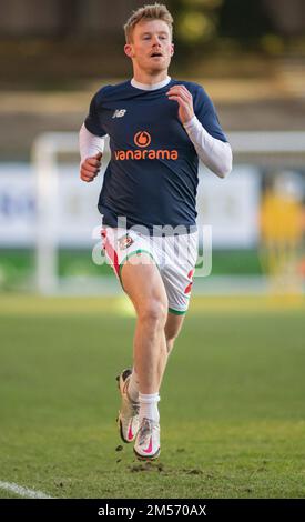 Wrexham, Wrexham County Borough, Galles. 26th dicembre 2022. Il riscaldamento di Andy Cannon di Wrexham durante il Wrexham Association Football Club V Solihull Moors Football Club all'ippodromo, nella Vanarama National League. (Credit Image: ©Cody Froggatt) Credit: Judy Froggatt/Alamy Live News Foto Stock