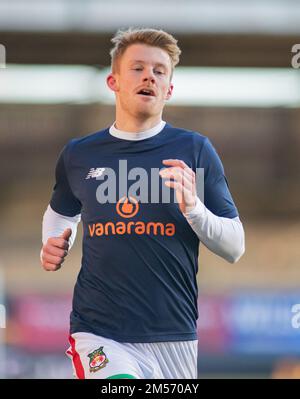 Wrexham, Wrexham County Borough, Galles. 26th dicembre 2022. Il riscaldamento di Andy Cannon di Wrexham durante il Wrexham Association Football Club V Solihull Moors Football Club all'ippodromo, nella Vanarama National League. (Credit Image: ©Cody Froggatt) Credit: Judy Froggatt/Alamy Live News Foto Stock