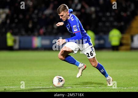 Foto di azione stock di Mark Kitching of Oldham Athletic durante la partita della Vanarama National League tra Notts County e Oldham Athletic a Meadow Lane, Nottingham, lunedì 26th dicembre 2022. (Credit: Eddie Garvey | MI News) Credit: MI News & Sport /Alamy Live News Foto Stock