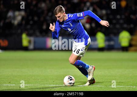 Foto di azione stock di Mark Kitching of Oldham Athletic durante la partita della Vanarama National League tra Notts County e Oldham Athletic a Meadow Lane, Nottingham, lunedì 26th dicembre 2022. (Credit: Eddie Garvey | MI News) Credit: MI News & Sport /Alamy Live News Foto Stock