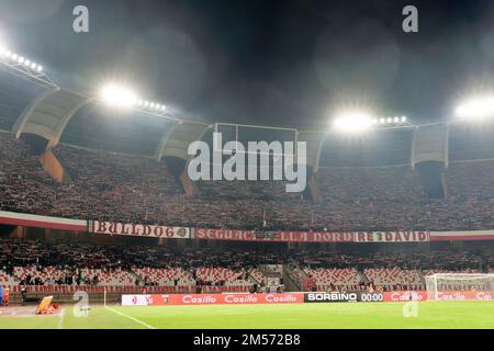 Bari, Italia. 26th Dec, 2022. SSC Bari Supporters durante SSC Bari vs Genova CFC, Campionato Italiano di calcio Serie B a Bari, 26 2022 Dicembre Credit: Independent Photo Agency/Alamy Live News Foto Stock