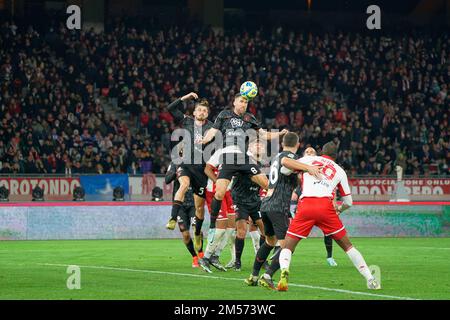 Bari, Italia. 26th Dec, 2022. Kevin Strootman (CFC di Genova) durante SSC Bari vs CFC di Genova, partita italiana di calcio Serie B a Bari, dicembre 26 2022 Credit: Independent Photo Agency/Alamy Live News Foto Stock