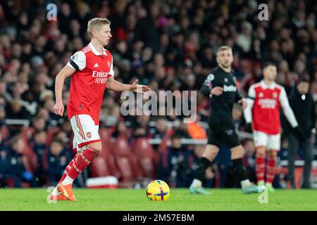 Londra, Regno Unito. 26th Dec, 2022. Oleksandr Zinchenko #35 dell'Arsenal durante la partita della Premier League Arsenal vs West Ham United all'Emirates Stadium, Londra, Regno Unito, 26th dicembre 2022 (Photo by Richard Washbrooke/News Images) a Londra, Regno Unito il 12/26/2022. (Foto di Richard Washbrooke/News Images/Sipa USA) Credit: Sipa USA/Alamy Live News Foto Stock