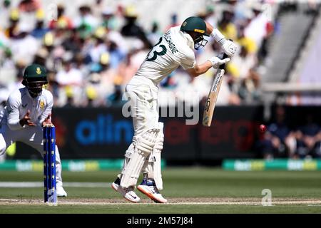 Melbourne, Australia, 27 dicembre 2022. Marnus Labuschagne of Australia bats durante il Boxing Day Test Match tra Australia e Sud Africa al Melbourne Cricket Ground il 27 dicembre 2022 a Melbourne, Australia. Credit: Dave Hewison/Speed Media/Alamy Live News Foto Stock