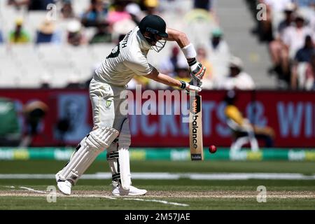 Melbourne, Australia, 27 dicembre 2022. Steve Smith of Australia si è schiaffato durante il Boxing Day Test Match tra Australia e Sud Africa al Melbourne Cricket Ground il 27 dicembre 2022 a Melbourne, Australia. Credit: Dave Hewison/Speed Media/Alamy Live News Foto Stock