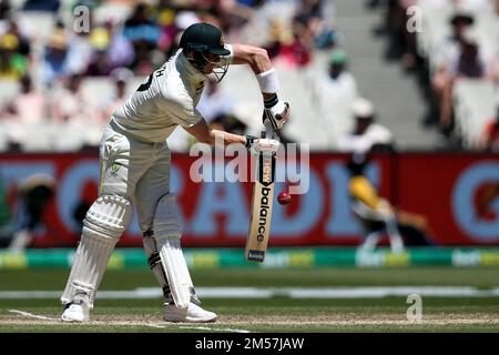 Melbourne, Australia, 27 dicembre 2022. Steve Smith of Australia si è schiaffato durante il Boxing Day Test Match tra Australia e Sud Africa al Melbourne Cricket Ground il 27 dicembre 2022 a Melbourne, Australia. Credit: Dave Hewison/Speed Media/Alamy Live News Foto Stock