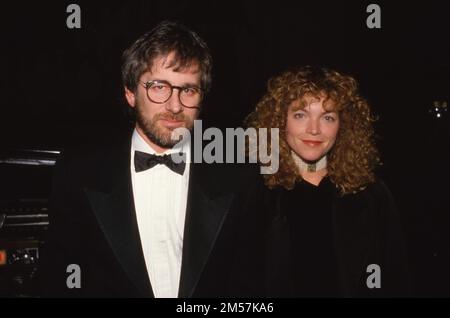 Steven Spielberg e Amy Irving al quinto premio annuale del Comitato Ebraico americano Sherrill C. Corwin Human Relations Award saluto a Steven J. Ross il 23 novembre 1986 a Beverly Hills, California Credit: Ralph Dominguez/MediaPunch Foto Stock