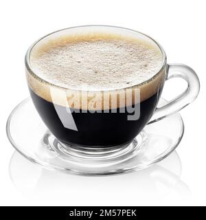 espresso in tazza di vetro trasparente con piattino isolato su bianco Foto Stock