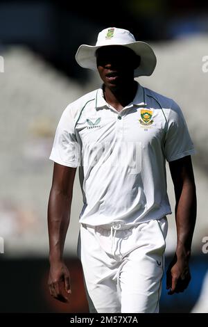 Melbourne, Australia, 27 dicembre 2022. Kagiso Rabada del Sud Africa durante il Boxing Day Test Match tra Australia e Sud Africa al Melbourne Cricket Ground il 27 dicembre 2022 a Melbourne, Australia. Credit: Dave Hewison/Speed Media/Alamy Live News Foto Stock