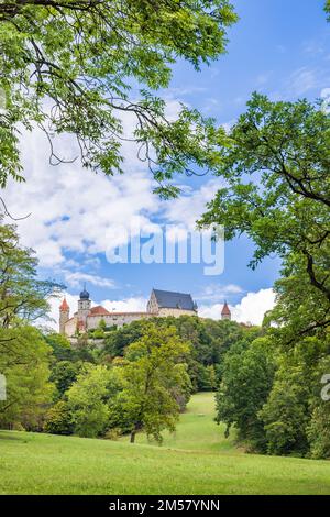 Coburg, Germania - 16 settembre 2022: Paesaggio urbano con vista sui castelli di Coburg dal parco e dai giardini nell'antica città di Coburg, nell'alta Franconia, Baviera in Germania Foto Stock