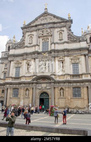 Antwerpen mai 2022: Die Römisch-katholische Kirche St. Karl Borromäus am Hendrik Conscienceplein in Antwerpen ist eine Pfarrkirche und ehemalige Jesu Foto Stock