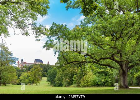 Coburg, Germania - 16 settembre 2022: Paesaggio urbano con vista sui castelli di Coburg dal parco e dai giardini nell'antica città di Coburg, nell'alta Franconia, Baviera in Germania Foto Stock