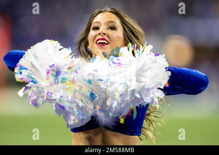 26 dicembre 2022: Gli Indianapolis Colts cheerleaders si esibiscono durante la partita di football della NFL tra i Los Angeles Chargers e gli Indianapolis Colts di Indianapolis, Indiana. John Mersits/CSM Foto Stock