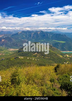 Vista panoramica della Serra del Catllaras dal punto di osservazione Figuerassa, Bergueda, Catalogna, Spagna Foto Stock