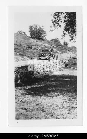 Didascalia originale: 'ECW Truck Trail. Mesa Grande.'. 1936 - 1942. Regione del Pacifico (Riverside, CA). Stampa fotografica. Dipartimento dell'interno. Ufficio degli affari indiani. Agenzia di missione. 11/15/1920-6/17/1946. Fotografie Foto Stock