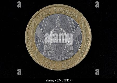 Regina Elisabetta II £2: 60th anniversario della fine della seconda guerra mondiale pubblicato 2005 Foto Stock