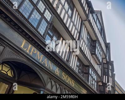 LONDRA, Regno Unito - 25 AGOSTO 2017: Negozio di abbigliamento da uomo Lipman and Sons nell'edificio Staple Inn di High Holborn Foto Stock