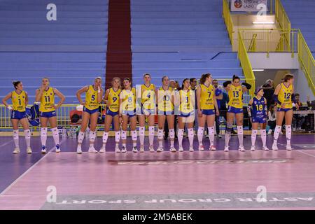 Guidonia, Italia. 26th Dec, 2022. Volley Assitec Team Sant'Elia durante il 12th° giorno del campionato femminile di pallavolo A2 tra Roma Volley Club - Volley Assitec Sant'Elia, 26 dicembre 2022, Guidonia, Roma, italia (Credit Image: © Domenico Cippitelli/Pacific Press via ZUMA Press Wire) Foto Stock