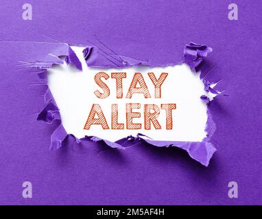 Segnale che mostra l'avviso di permanenza. Concetto del Internet che presta l'attenzione completa alle cose intorno a rapido vedere o capire Foto Stock