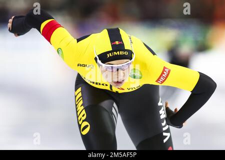 HERENVEEN - Jutta Leerdam in azione sui 1000 metri contro Femke Kok durante la prima giornata della NK Sprint. ANP VINCENT JANNINK Foto Stock