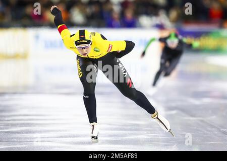 HERENVEEN - Jutta Leerdam in azione sui 1000 metri contro Femke Kok durante la prima giornata della NK Sprint. ANP VINCENT JANNINK Foto Stock