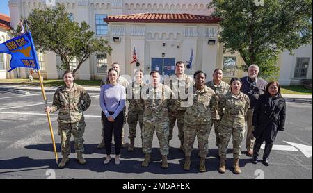 690th Cyberspace Control Squadron scatta foto allo Squadron il 15 febbraio 2022 a Port San Antonio, Texas. Foto Stock