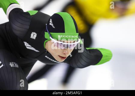 HERENVEEN - Femke Kok in azione sui 1000 metri contro Jutta Leerdam durante la prima giornata della NK Sprint. ANP VINCENT JANNINK Foto Stock