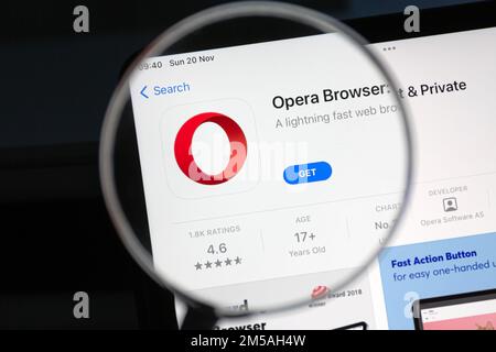 Ostersund, Svezia - 20 novembre 2022: Applicazione Opera browser. Opera è un browser web multi-piattaforma sviluppato dalla sua omonima società Opera. Foto Stock