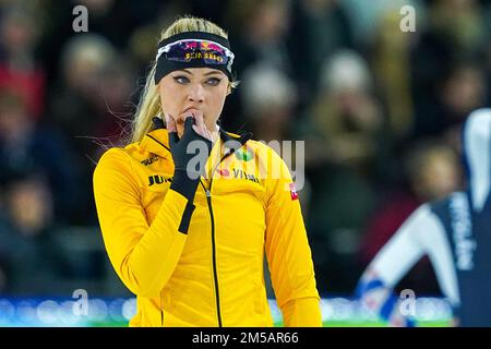 HEERENVEEN, PAESI BASSI - 27 DICEMBRE: Jutta Leerdam di Jumbo Visma in gara sulla Women's 500m durante la KNSB Speed Skating NK Sprint il 27 dicembre 2022 a Heerenveen, Paesi Bassi (Foto di Andre Weening/Orange Pictures) Foto Stock