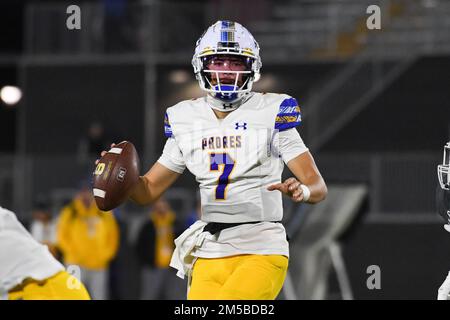 Serra Padres quarterback Maealiuaki Smith (7) durante il CIF Open Division High School Football state Championship game 2022 Sabato, 10 Dicembre 2022 i Foto Stock