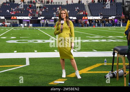 Molly McGrath, giornalista della ESPN, durante il LA Bowl di sabato 17 dicembre 2022, a Inglewood, California. Lo Stato di Fresno sconfisse lo Stato di Washington 29-6. Foto Stock