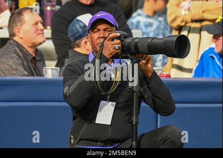 Black Voice News fotografo Robert Attical durante la Bowl Sabato, 17 dicembre 2022, a Inglewood, Calif. Fresno state sconfisse Washington Stat Foto Stock