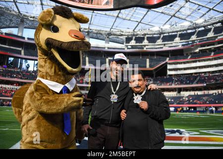 Jimmy Kimmel e Guillermo Rodriguez durante la Bowl di sabato 17 dicembre 2022, a Inglewood, California. Lo Stato di Fresno sconfisse lo Stato di Washington 29-6. Foto Stock