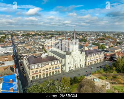 Vista aerea di Jackson Square a New Orleans con St. Louis e Cabildo Foto Stock