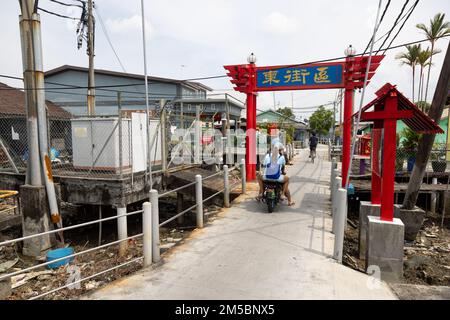 Pulau Ketam, Malesia - 26 dicembre 2022: Pulau Ketam significa isola di granchio, piccola isola situata al largo della costa di Klang. Le strade strette del pescatore Foto Stock