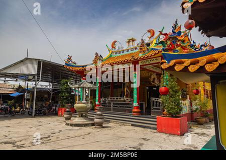 Pulau Ketam, Malesia - 26 dicembre 2022: Pulau Ketam tradotto significa isola di granchio, è una piccola isola situata al largo della costa di Klang. Temp. Cinese Foto Stock