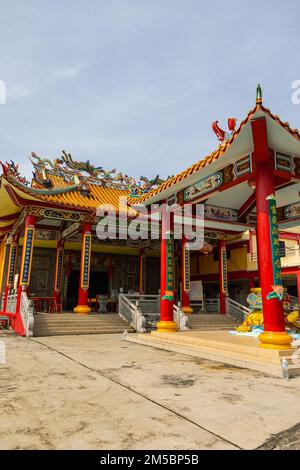 Pulau Ketam, Malesia - 26 dicembre 2022: Pulau Ketam tradotto significa isola di granchio, è una piccola isola situata al largo della costa di Klang. Temp. Cinese Foto Stock