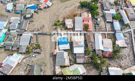 Pulau Ketam, Malesia - 26 dicembre 2022: Pulau Ketam, tradotto, isola di granchio, Una piccola isola situata al largo della costa di Klang. Vista aerea della fis Foto Stock