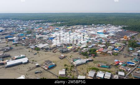 Pulau Ketam, Malesia - 26 dicembre 2022: Pulau Ketam, tradotto, isola di granchio, Una piccola isola situata al largo della costa di Klang. Vista aerea della fis Foto Stock