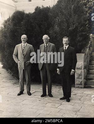 Field Marshall Lord Allenby, Lord Balfour, Sir Herbert Samuel. "Il Trio della Palestina". Taken on March 31st, 1925. Foto Stock