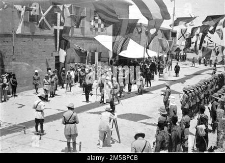 Sir Herbert Samuel camminando verso Jaffa, 1920. Foto Stock