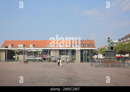 Piazza del mercato con i fratelli Grimm Monumento, Fratelli, Hanau, Assia, Germania  Foto stock - Alamy