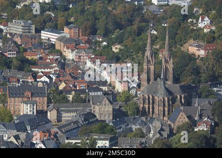 Paesaggio urbano e Chiesa di Elisabetta dalla Torre del Kaiser Wilhelm con vista dall'alto, Spiegelslustturm, Spiegellust, Marburg, Assia, Germania Foto Stock