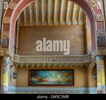 Vista interna della hall e dei corridoi dell'edificio principale dell'Hospital de la Santa Creu i Sant Pau dell'architetto Lluis Domenech i Montaner Foto Stock