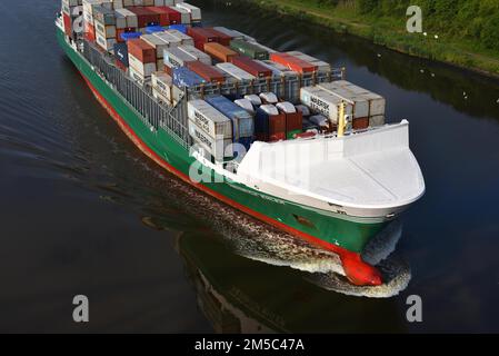 Nave container Heinrich Ehler nel canale di Kiel, Schleswig-Holstein, Germania Foto Stock