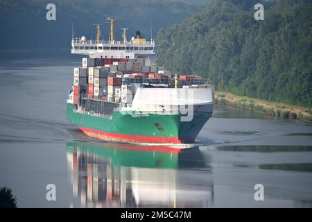 Nave container Heinrich Ehler nel canale di Kiel, Schleswig-Holstein, Germania Foto Stock