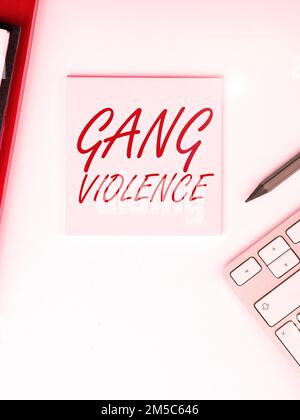 Visualizzazione concettuale Gang violenza. La violazione delle leggi provocata da un gruppo di criminali e gangster è una dimostrazione di business Foto Stock