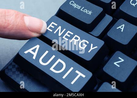 Scrittura del testo visualizzato Energy Audit. Valutazione del concetto aziendale del fabbisogno energetico e dell'efficienza di un edificio Foto Stock